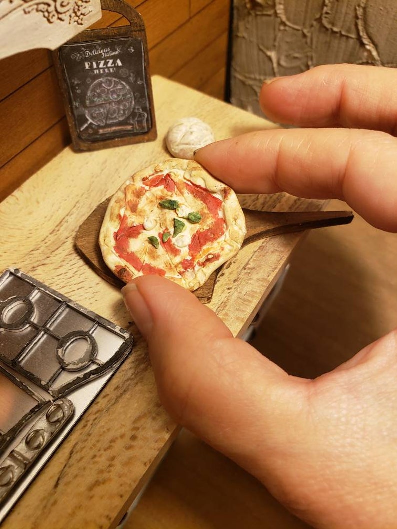 Miniature dollhouse pizza and pizza peel 112 scale Etsy