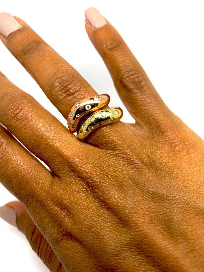 Wavy diamond stackable ring in 14k gold