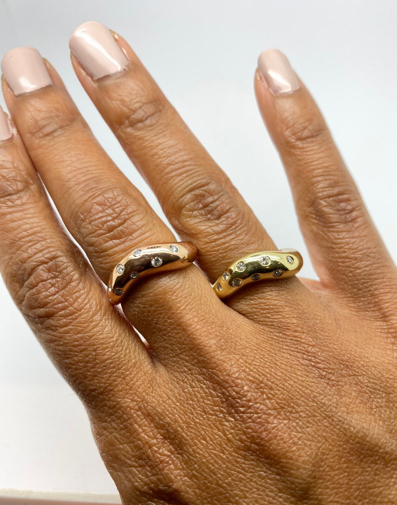 Wavy diamond stackable ring in 14k gold