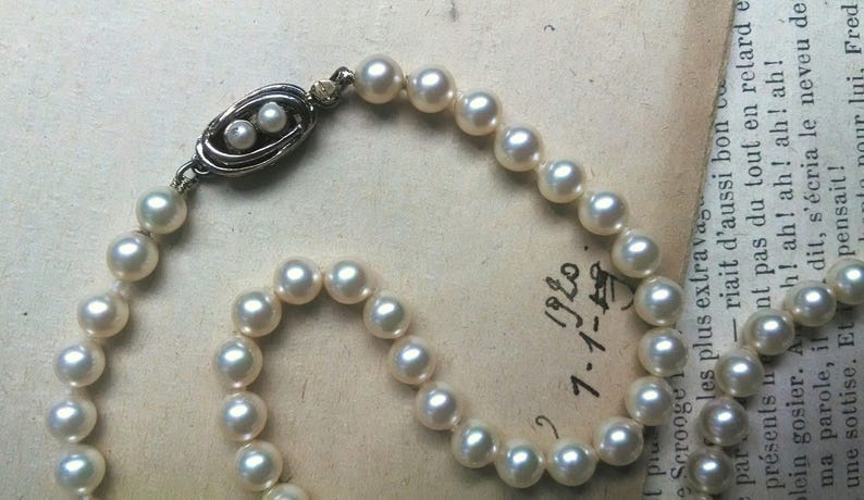 Faux pearl necklace high quality with sterling silver lock; pearl jewelry; classical pearl necklace; gift for her; chic necklace