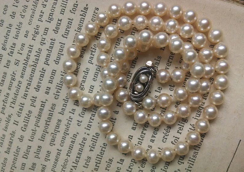 Faux pearl necklace high quality with sterling silver lock; pearl jewelry; classical pearl necklace; gift for her; chic necklace