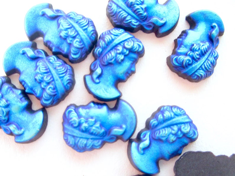2 handmade bohemia intaglio glass stones cabochons 12x8mm female head jet aurore boreale gemme cameo made in Germany 1960s