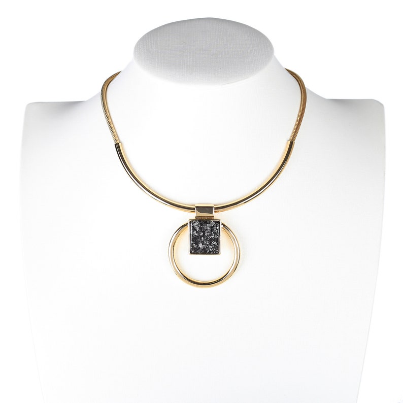 United Elegance Bold Gold Tone Necklace With Eye Catching Stone Pendant