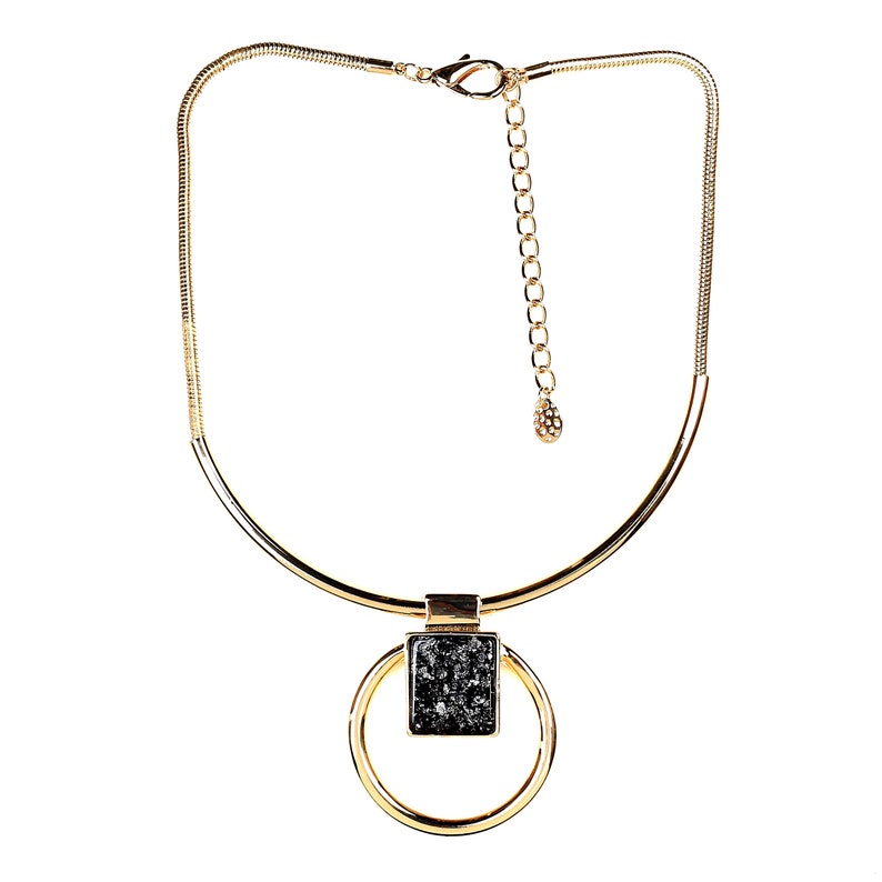 United Elegance Bold Gold Tone Necklace With Eye Catching Stone Pendant