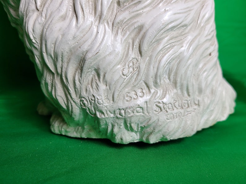 white persian cat statue