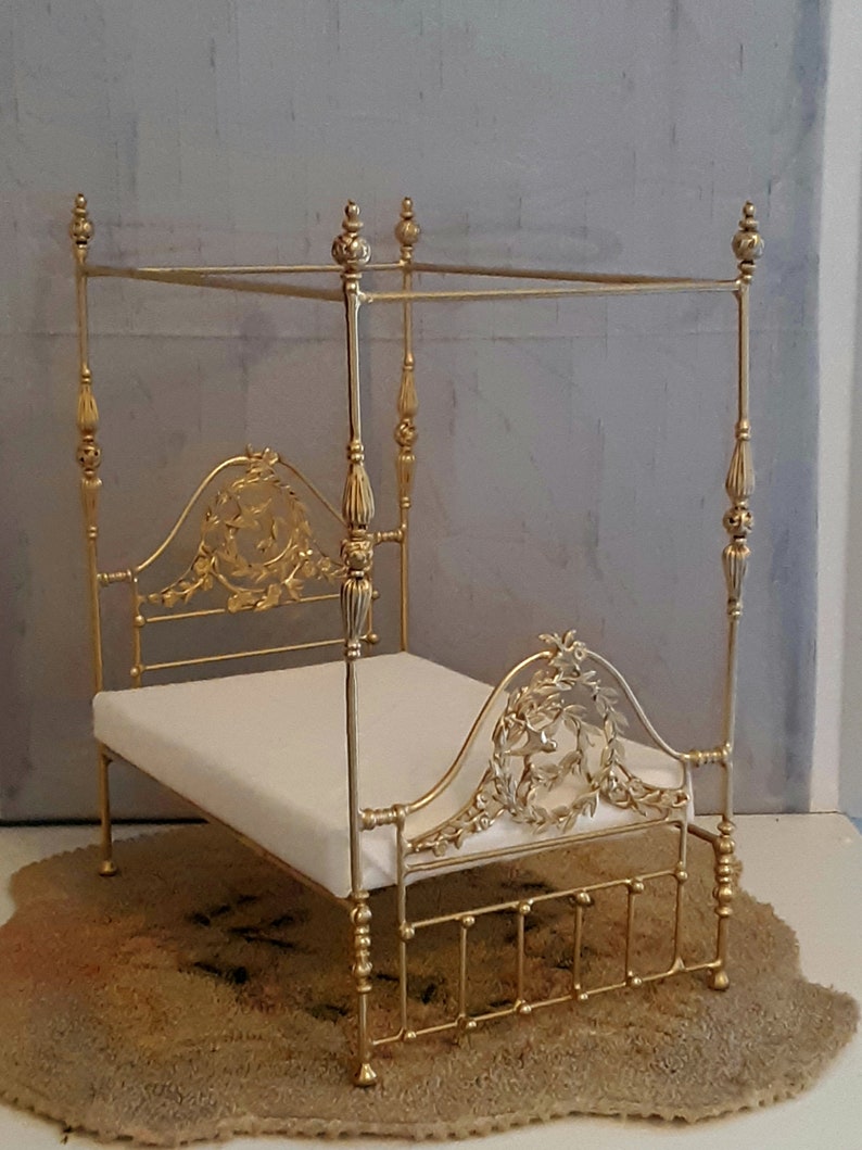 dollhouse miniature canopy bed