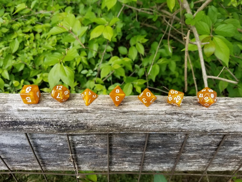 Table Top Gaming Young Metallic Dragon 7 pc dice set dnd dice RPG d/&d Bronze Pearl Effect