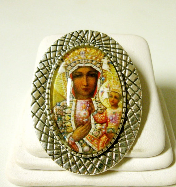 AP26-328 Black Madonna and child pendant and chain