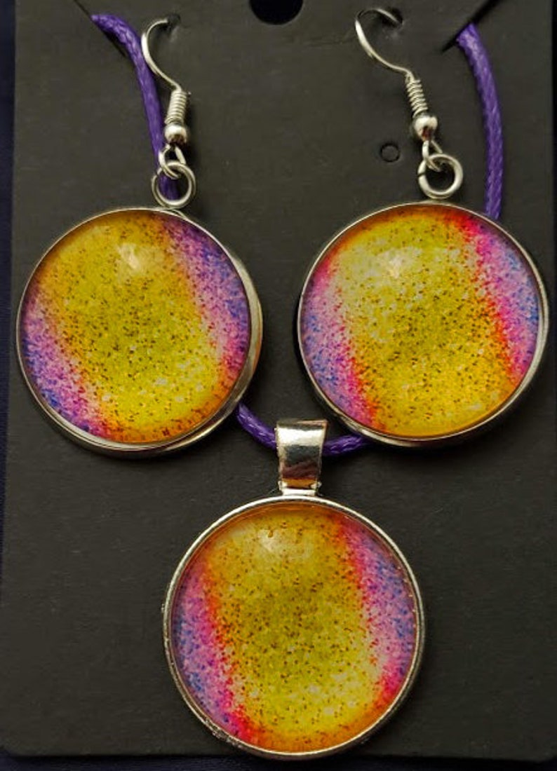Glass pendant cabuchon and ear ring set on 20 inch waxed thread necklace