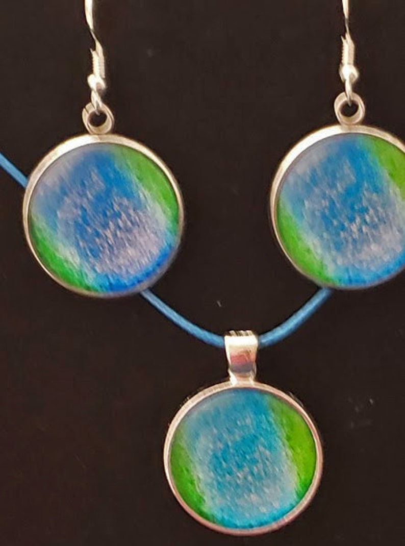 Glass pendant cabuchon and ear ring set on 20 inch waxed thread necklace