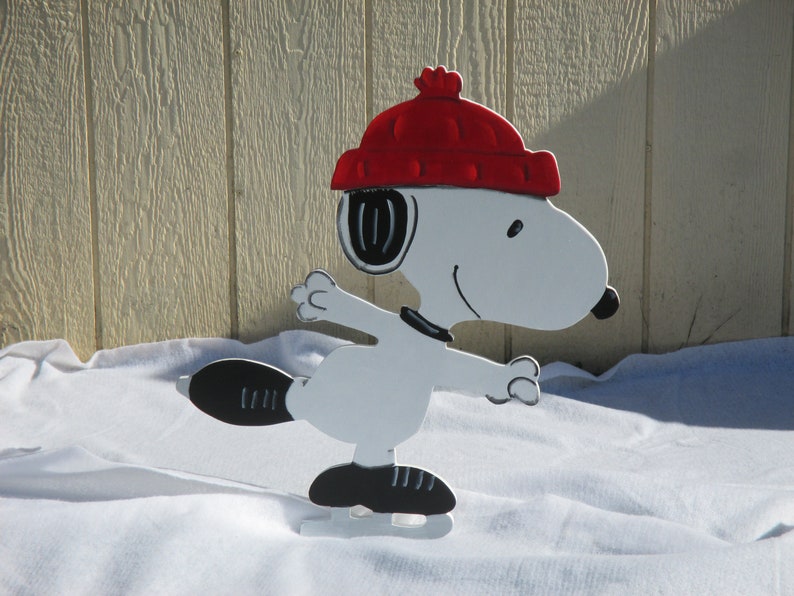 Peanuts Snoopy Skating Yard Art Etsy